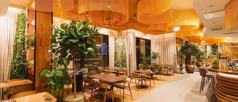 Breakfast, lunch and dinner served