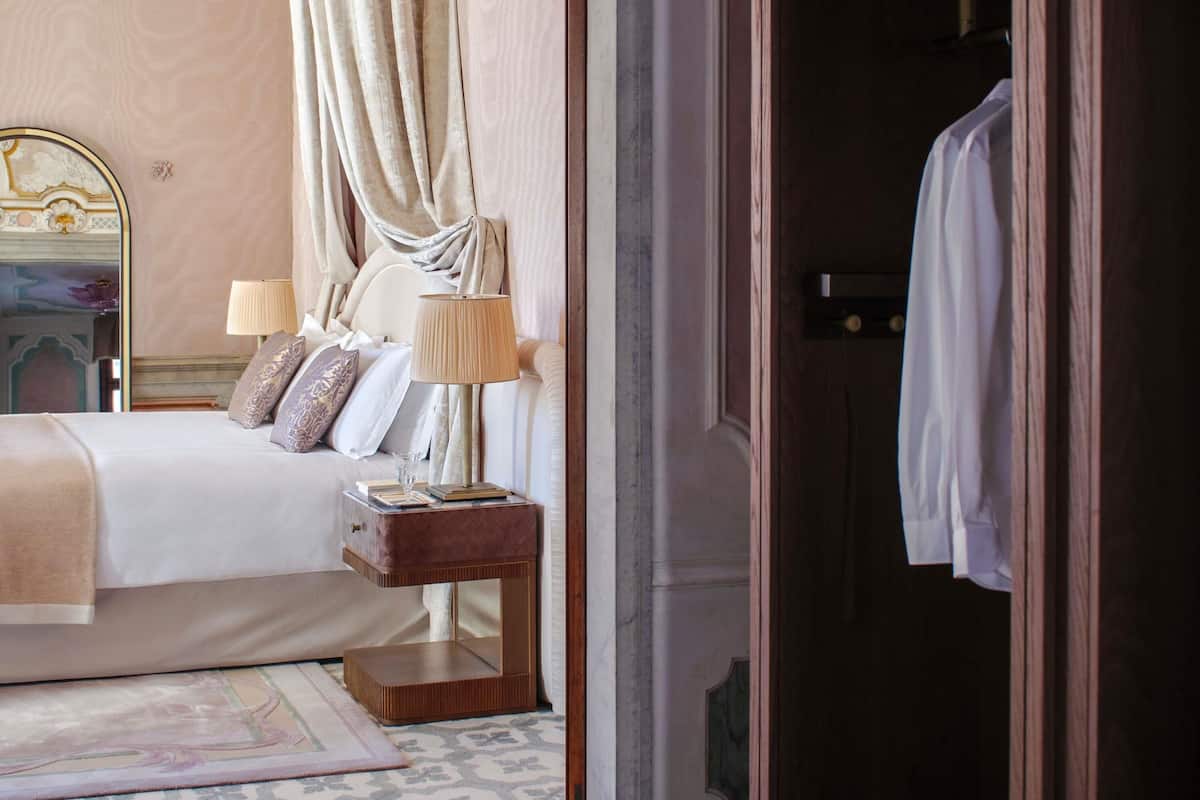 Minibar, két bảo mật tại phòng, phòng cách âm