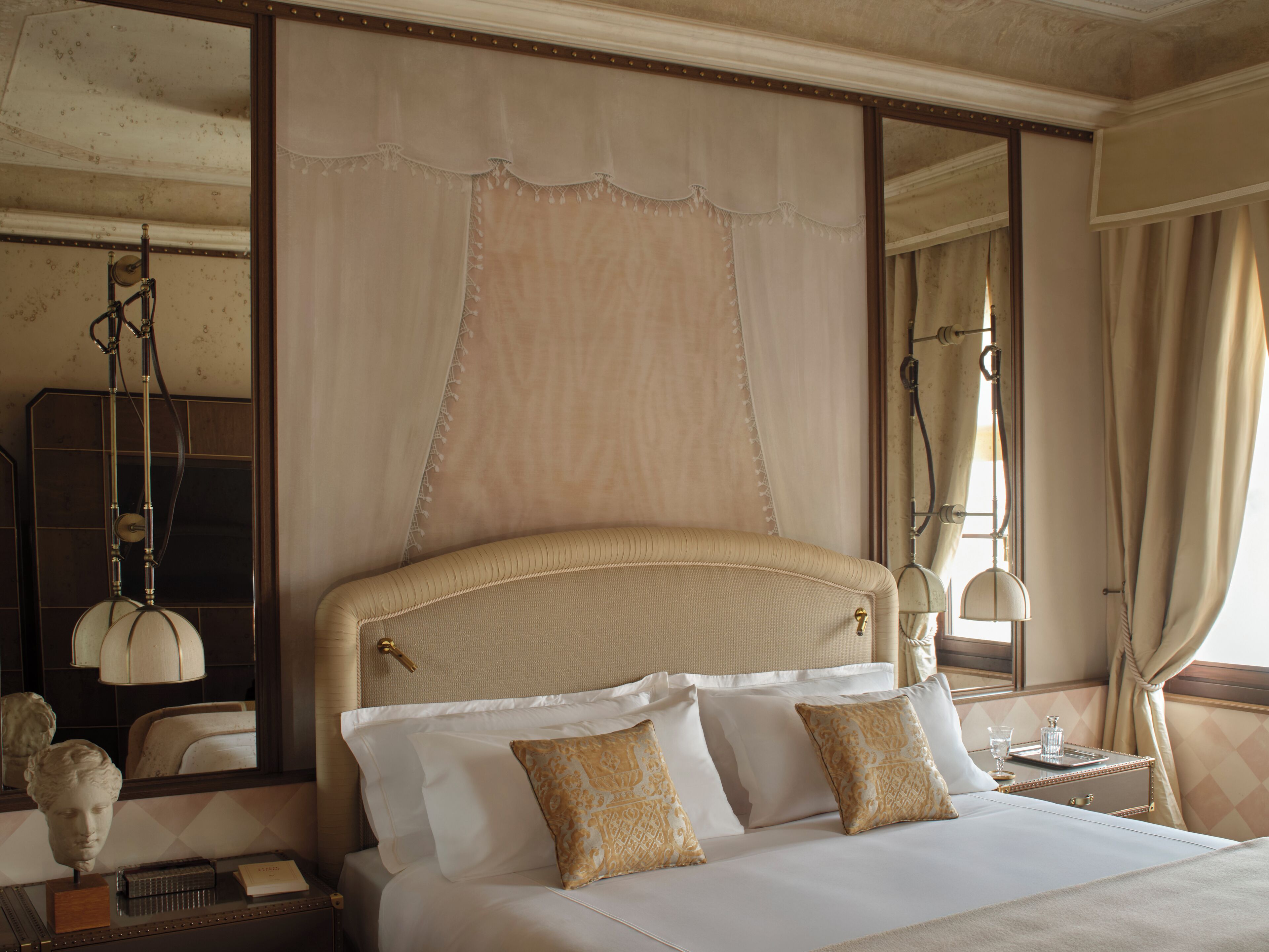 Superior Room, 1 King Bed | Minibar, in-room safe, soundproofing, iron/ironing board