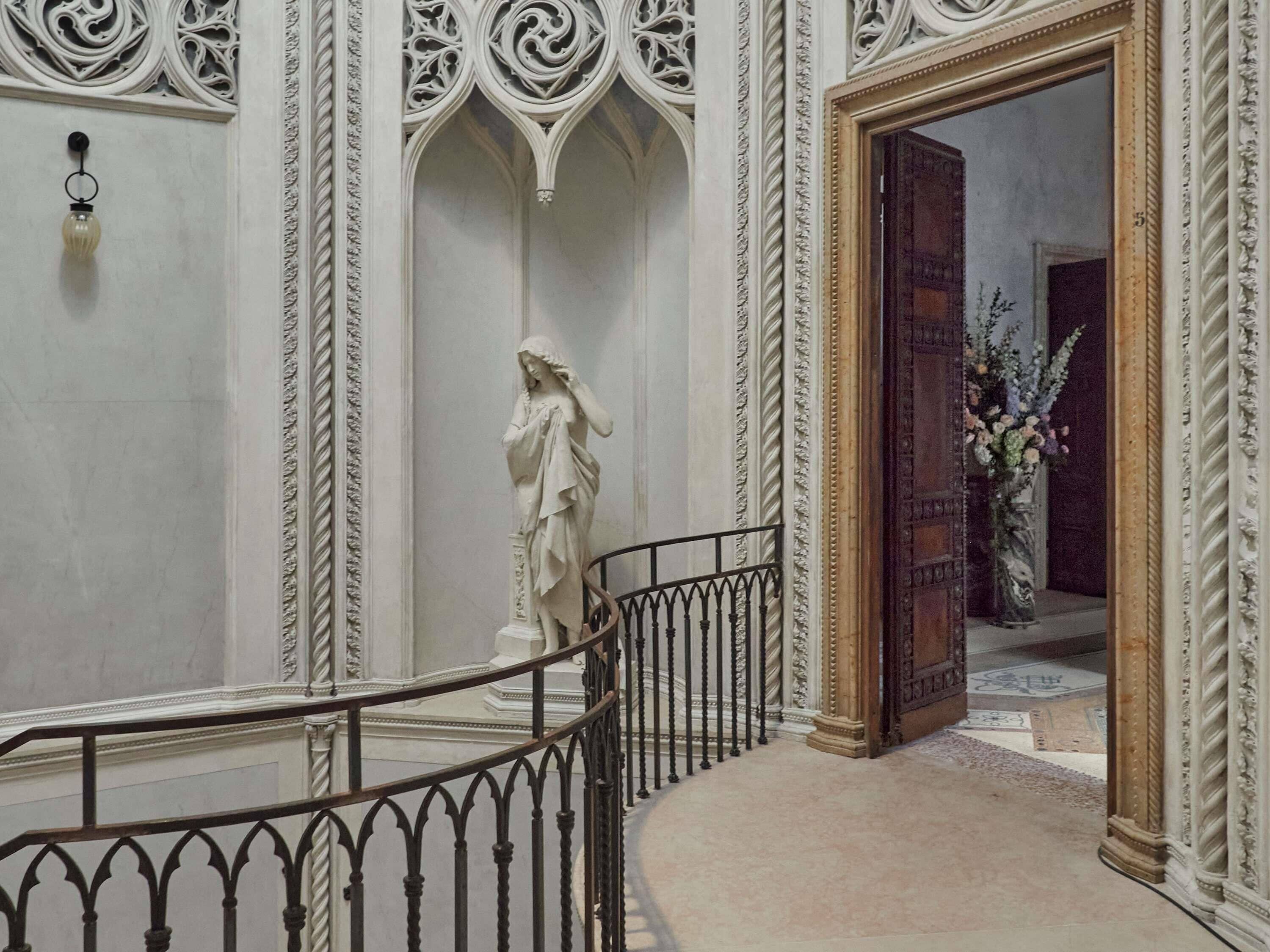 المنشأة من الخارج