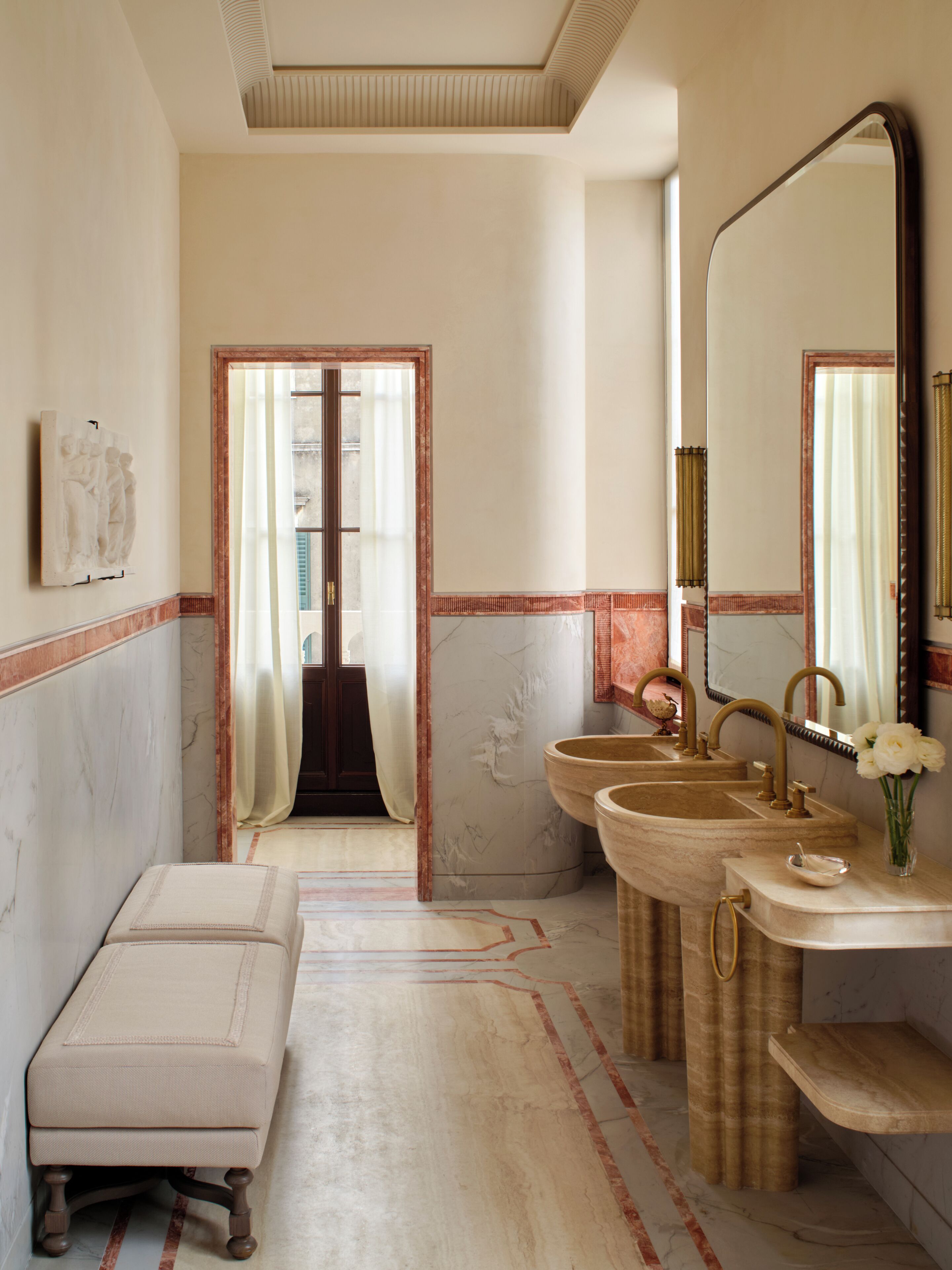 Haartrockner, Hausschuhe, Bidet, Handtücher