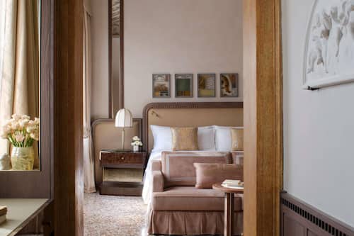 Chambre Deluxe, 1 très grand lit | Minibar, coffres-forts dans les chambres, chambres insonorisées