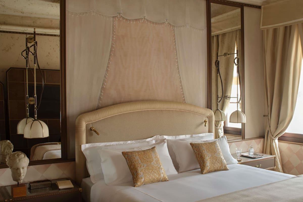 Superior Room, 1 King Bed