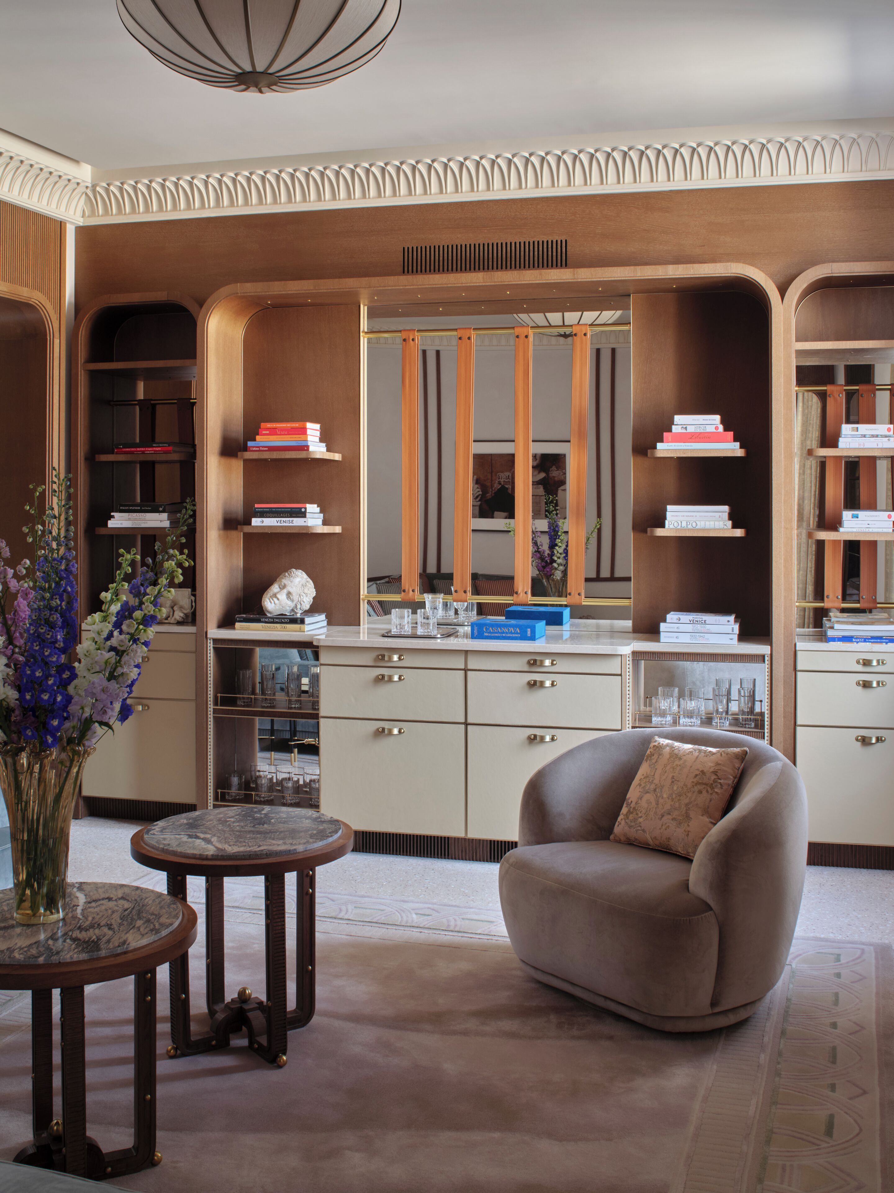 Suite, 1 King Bed | Living area