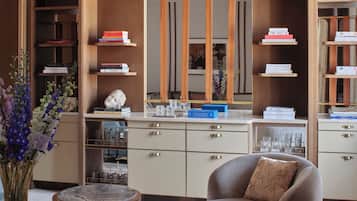 Suite, 1 King Bed | Living area