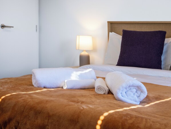 1 habitación, tabla de planchar con plancha, wifi y ropa de cama