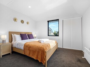 1 slaapkamer, een strijkplank/strijkijzer, gratis wifi, beddengoed