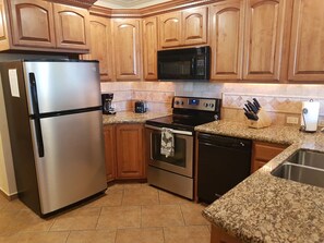 Fridge, microwave, stovetop, dishwasher