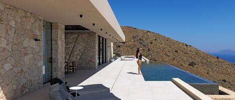 Lämmitetty uima-allas