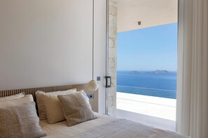 3 bedrooms, iron/ironing board, travel crib, free WiFi