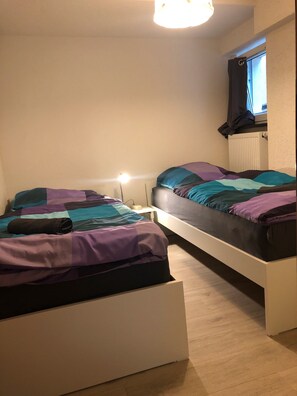 2 chambres, fer et planche à repasser, Wi-Fi, draps fournis