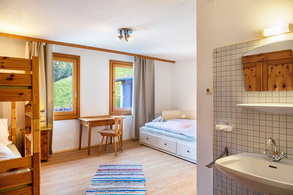 2 bedrooms, WiFi, bed sheets
