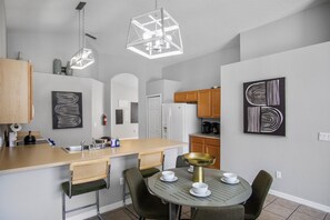 Dining - 5BR,3BA Villa in Solana Resort,Pool,Near Disney (Davenport)