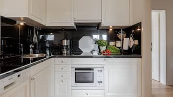 Køleskab, ovn, kogeplade, opvaskemaskine