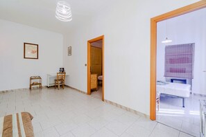 2 bedrooms, desk, iron/ironing board