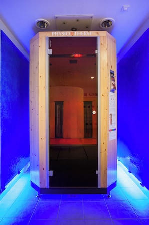 Sauna, steam room