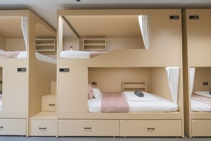 Dormitorio compartido Confort | Wifi gratis y ropa de cama 