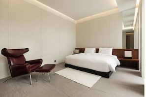 Suite | In-room safe