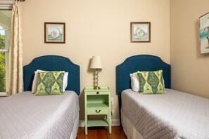 3 chambres, fer et planche à repasser, Wi-Fi gratuit, draps fournis