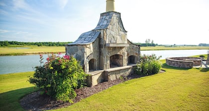 Avoca Room - Occano Arnold Palmer Signature Golf Community