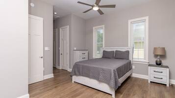 4 habitaciones, escritorio, wifi gratis y ropa de cama