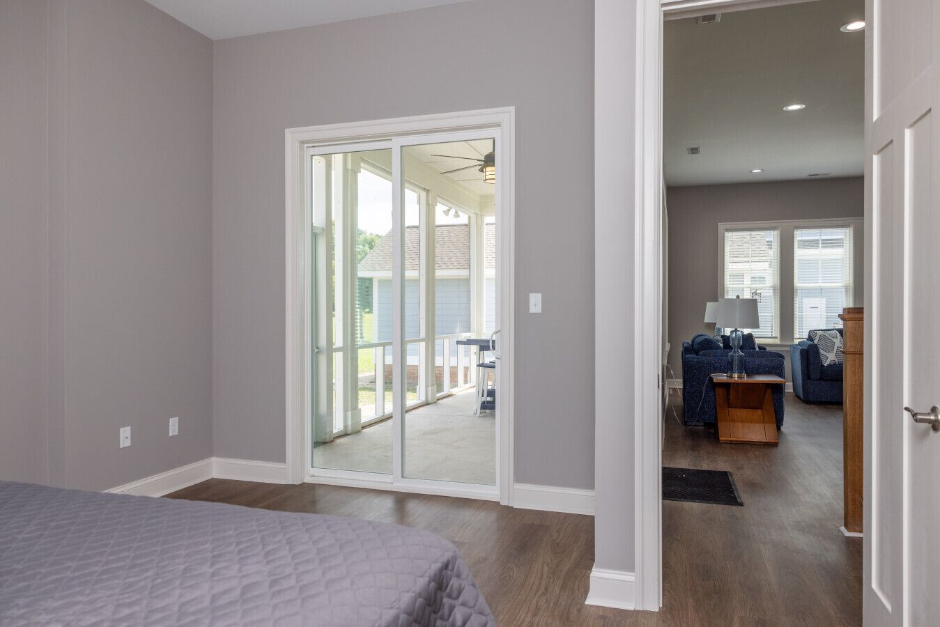 4 室のベッドルーム、デスク、WiFi (無料)、ベッドシーツ