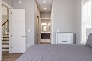 4 bedrooms, desk, free WiFi, bed sheets