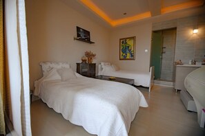 4 habitaciones, tabla de planchar con plancha, wifi y ropa de cama