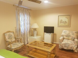 Habitación triple | Caja de seguridad en la habitación, escritorio y insonorización 