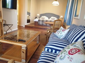 Superior Twin kamer | Een kluis op de kamer, een bureau, geluiddichte muren, gratis wifi