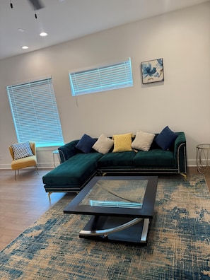 Living area - Tima Luxury Rental (Houston)