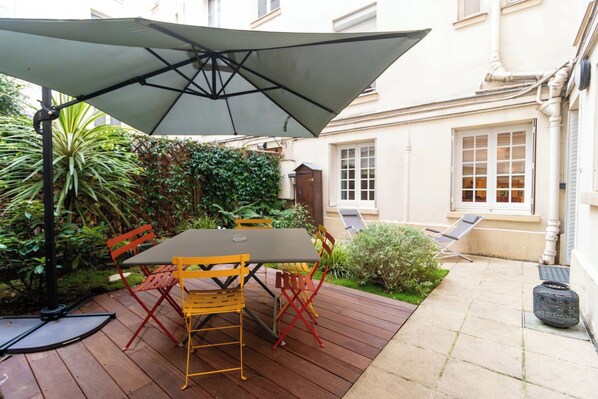 Apartment | Outdoor dining