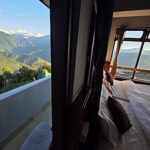 Superior Room | Free WiFi - Sikkimese Inn Pelling (Gyalshing)