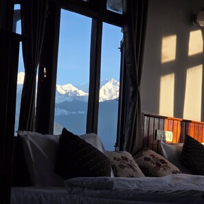 Superior Room | Free WiFi - Sikkimese Inn Pelling (Gyalshing)