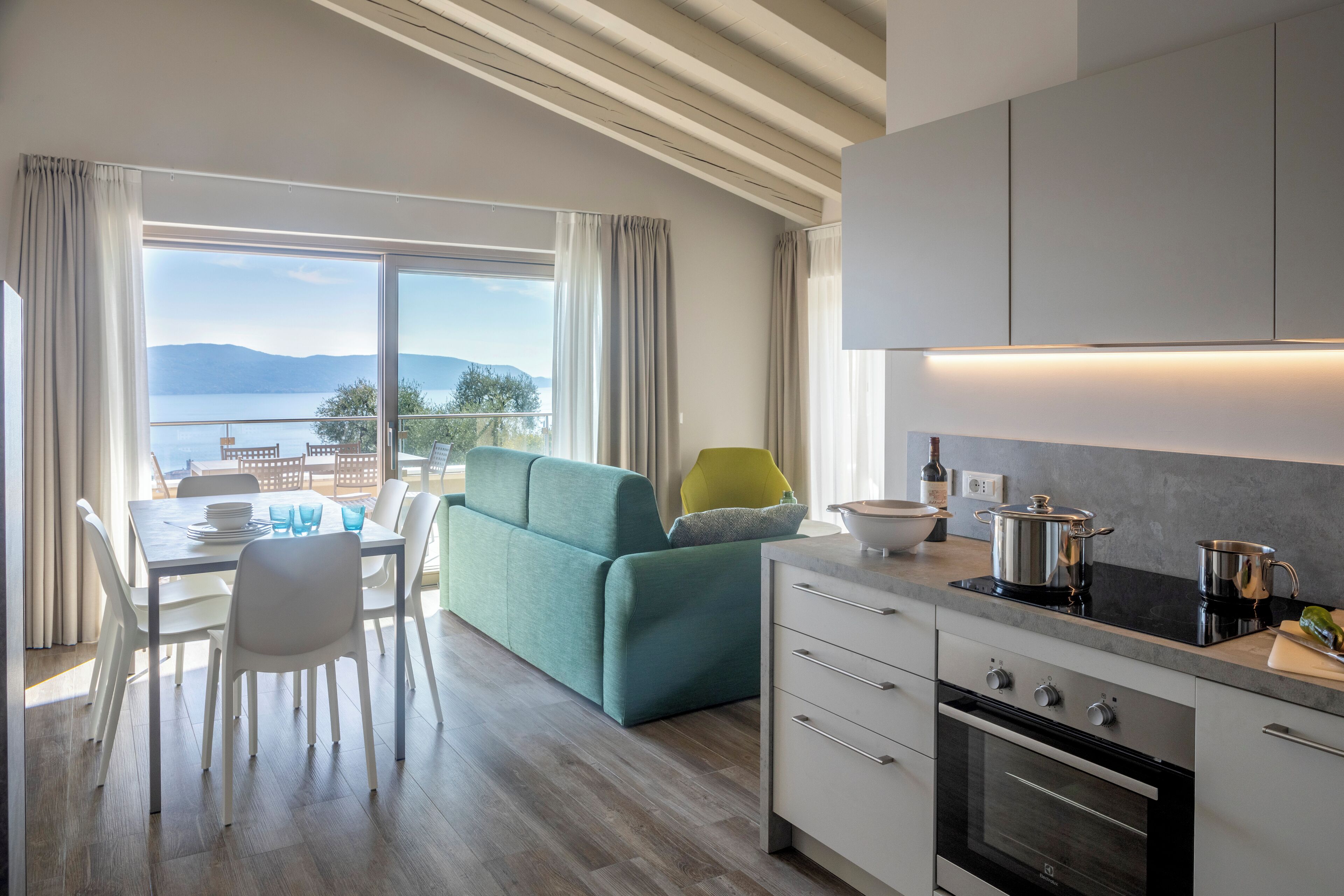 Apartment, Balcony, Lake View | Living area