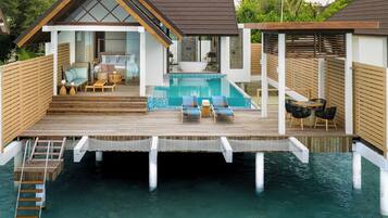 Semi Ocean Pool Suite | Terrace/patio