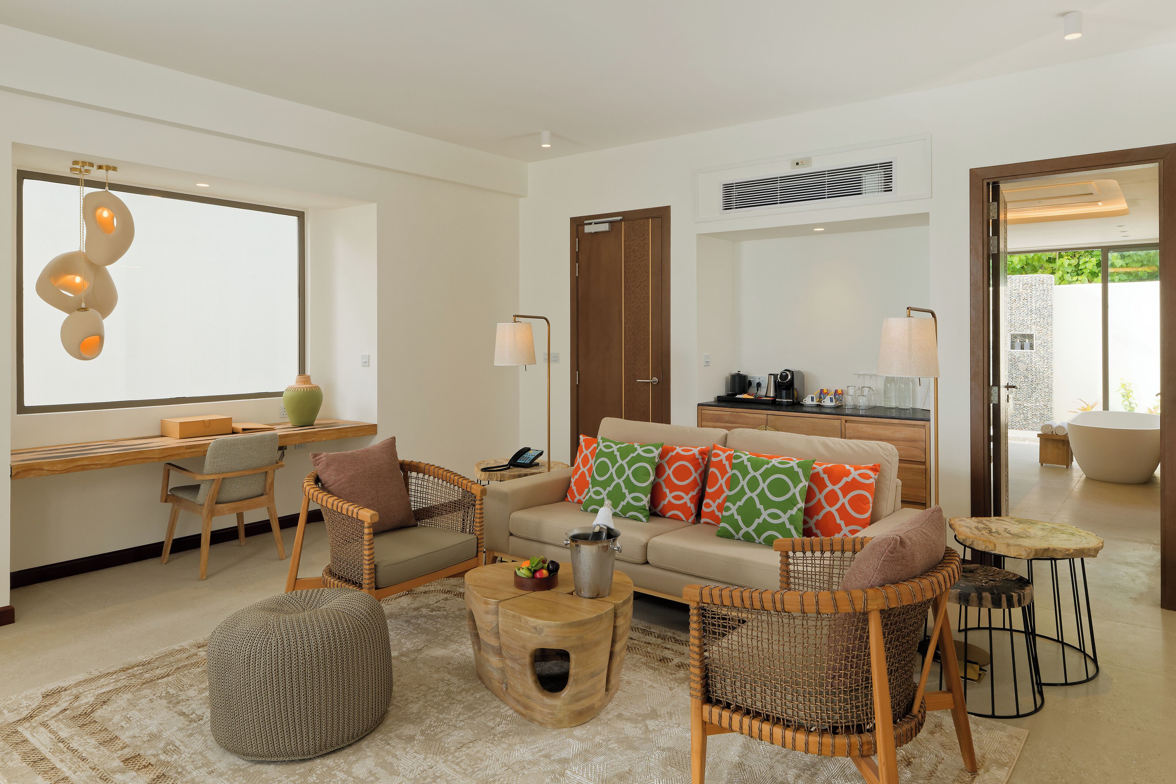 Beach Pool Suite | Living area