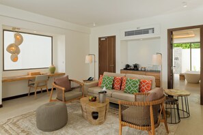 Beach Pool Suite | Living area