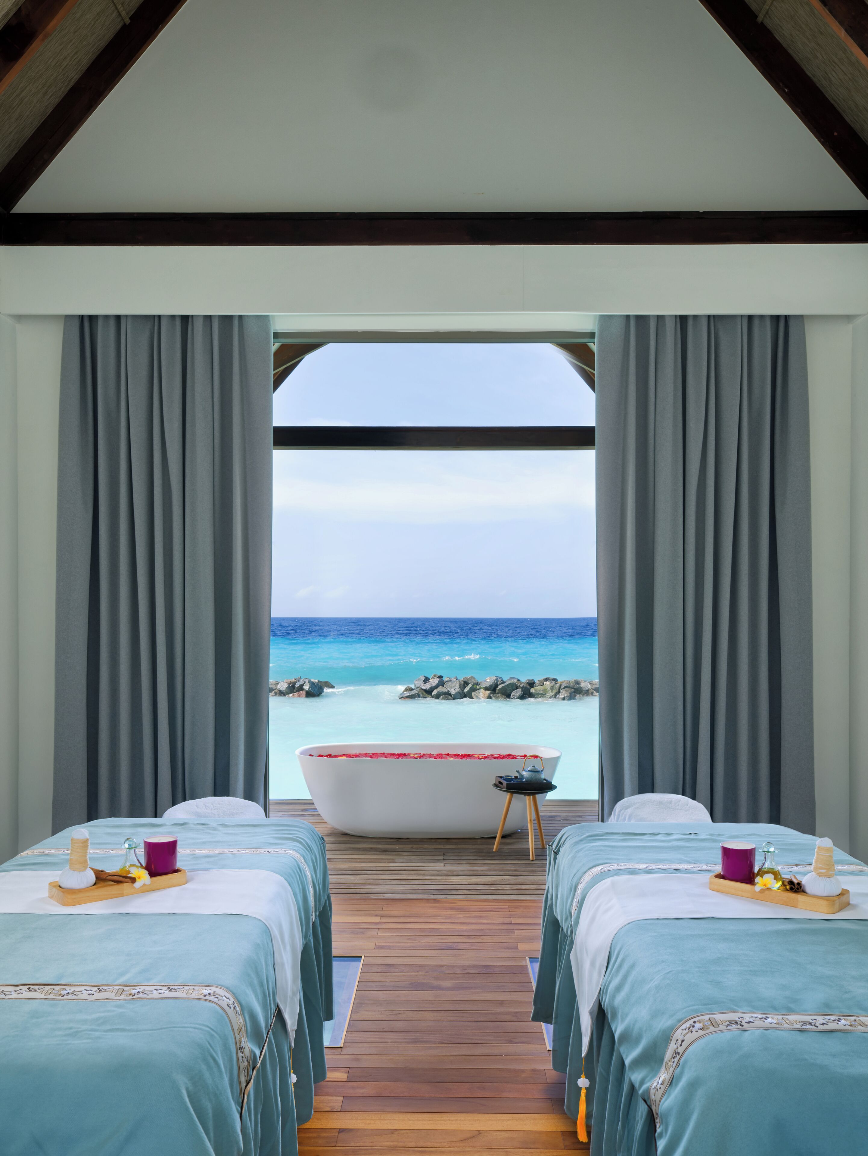 Sauna, baño de vapor y 8 salas de tratamiento 