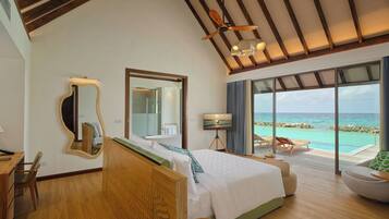 Two Bedroom Semi Ocean Pool Villa | Frigobar (abastecido com alguns itens grátis), cofres nos quartos