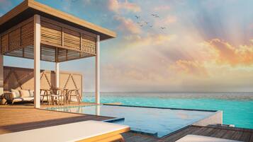 Water Pool Suite with Slide | Terrace/patio