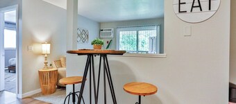 Jelinek Hideaway Unit 7 - Modern 1BR Apartment