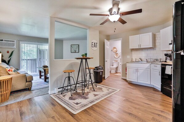 Smart TV, fireplace, offices