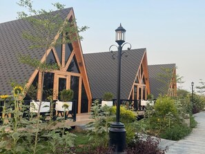 Cottage dành cho gia đình, ban công, quang cảnh hồ bơi | Tủ quần áo