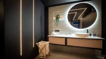 Secador de pelo y toallas