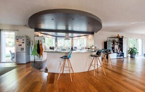 Fridge, oven, stovetop, dishwasher - Cozy home in Sarliac with WiFi (Sarliac)