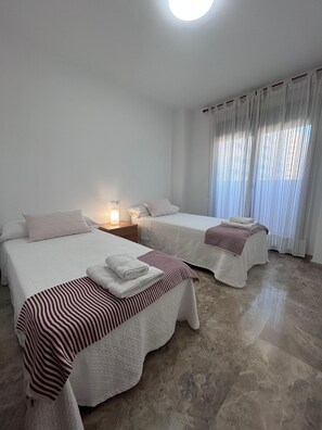 3 bedrooms, iron/ironing board, WiFi, bed sheets