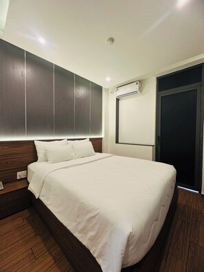 Habitación doble Deluxe de uso individual, 1 cama individual grande, vista a la ciudad | Camas con efecto memoria, minibar y escritorio