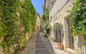 Property grounds - Beautiful home in Uzès (Uzès)