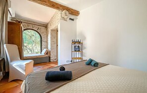 Travel cot, free WiFi - Beautiful home in Uzès (Uzès)